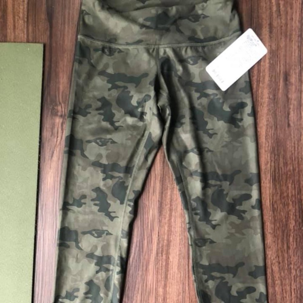 **SOLD** Lululemon Camo Wunder Under NWT Size 6